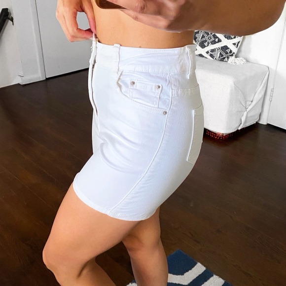 🐚 MISS BON WHITE COTTON HIGH WAIST JEAN SHORTS! - Picture 2 of 12